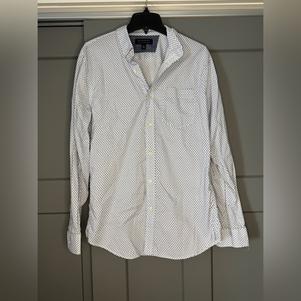 Banana Republic White and Blue Patterned Shirt